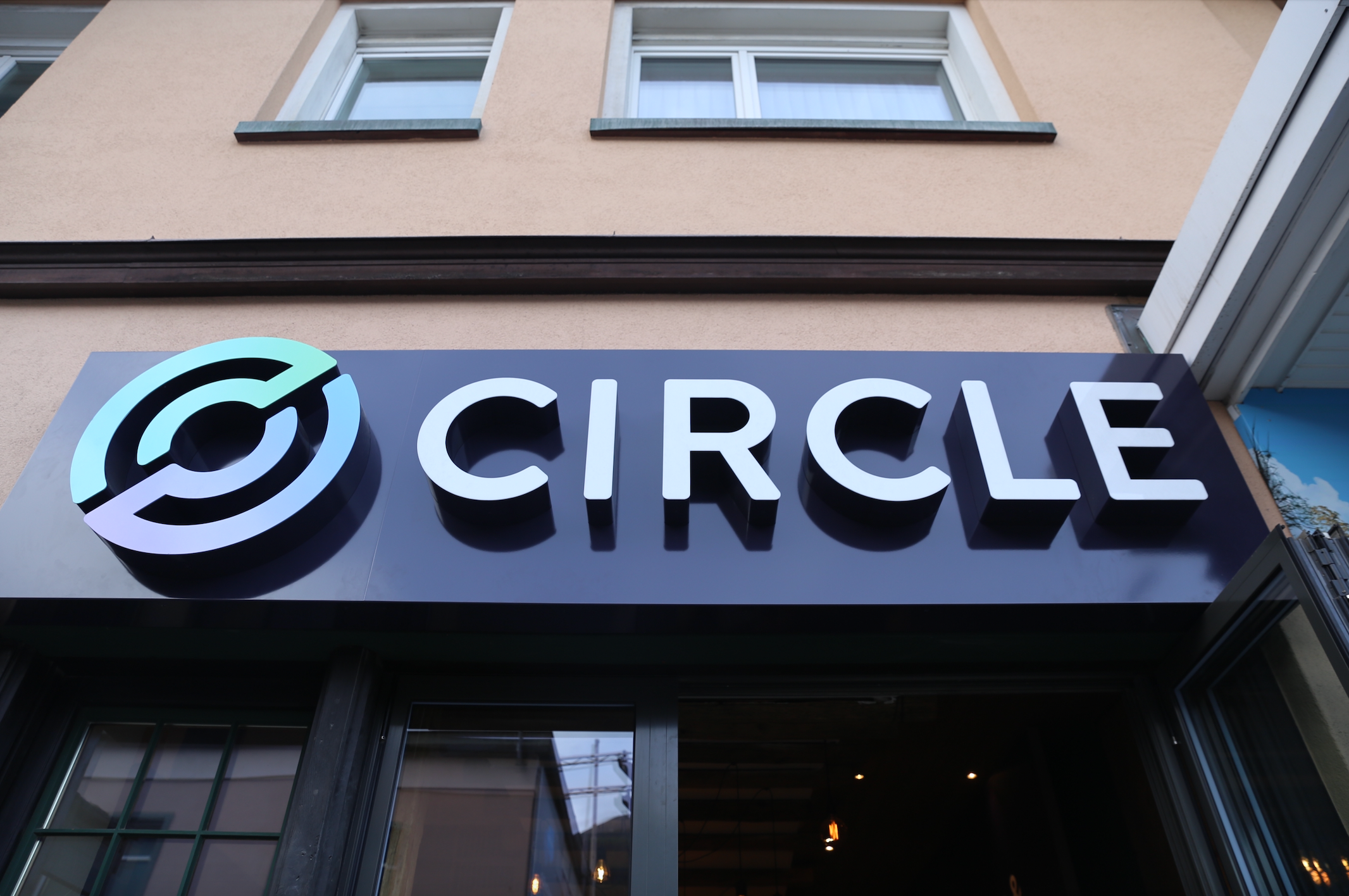 Circle Priect的首次公开募股（IPO），每股31美元，高于预期范围24至26美元